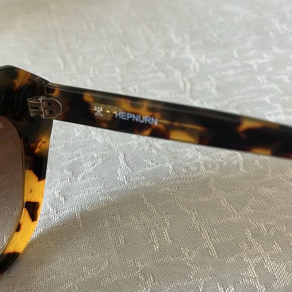 Onkler Hepnurn Sunglasses ** main image 5